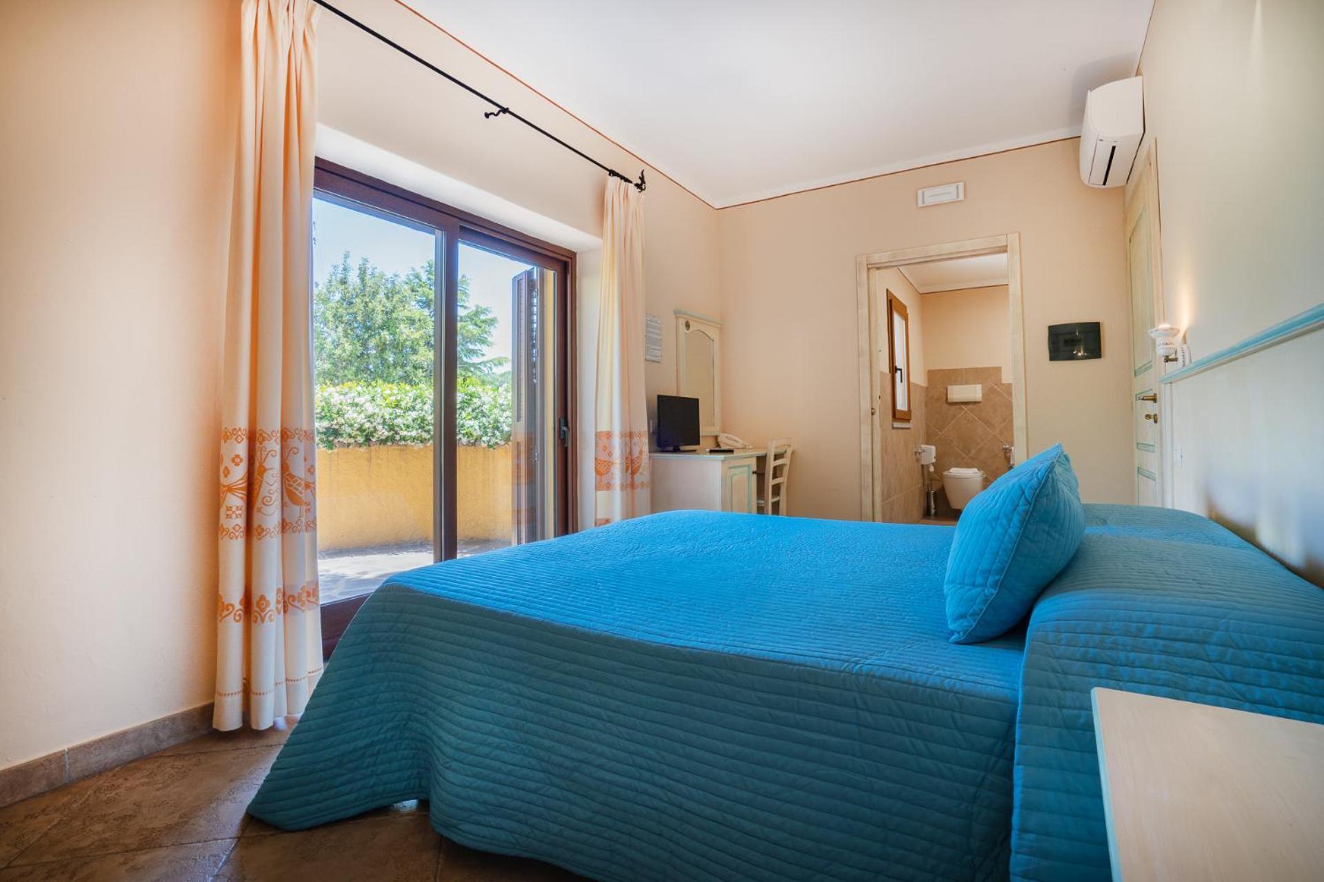 Hotel Lu Pitrali Сан Теодоро Екстериор снимка