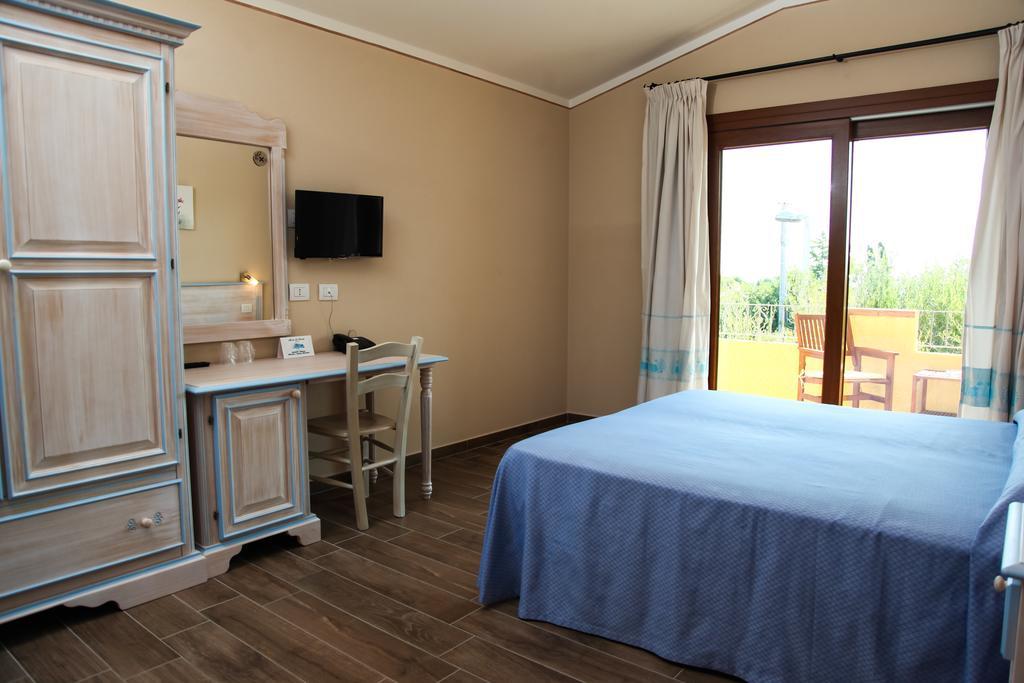 Hotel Lu Pitrali Сан Теодоро Екстериор снимка