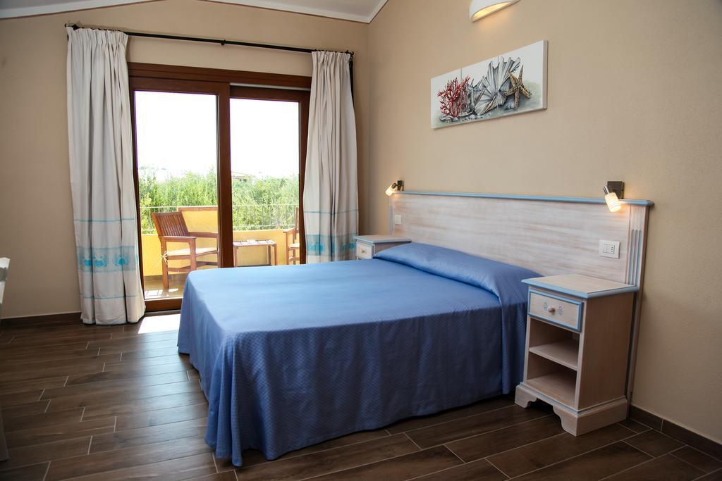 Hotel Lu Pitrali Сан Теодоро Екстериор снимка
